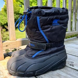Kid’s Sorel snow boots in size 4, black